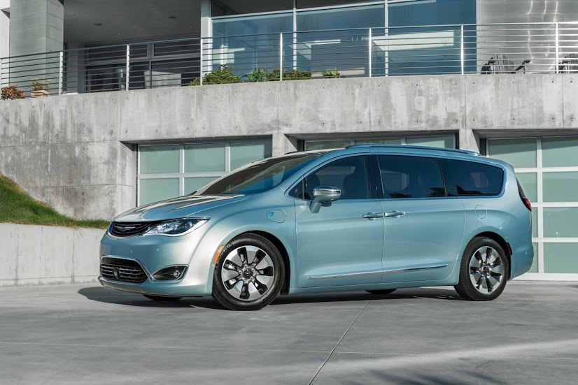 Las furgonetas híbridas “minivan” Chrysler Pacifica será la plataforma sobre la que se construirán los próximos vehículos autónomos de Google.